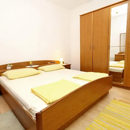 Apartment Zavalatica 9285b *